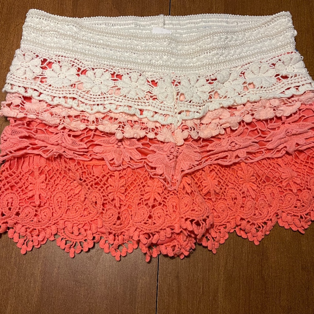 BREEZE OVER crocheted shorts Size small